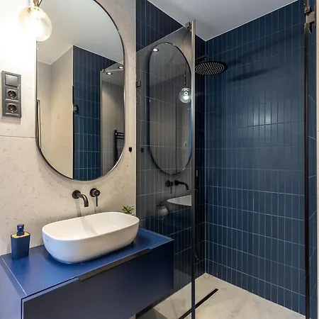 Kobi Luxury 1. * Budapest